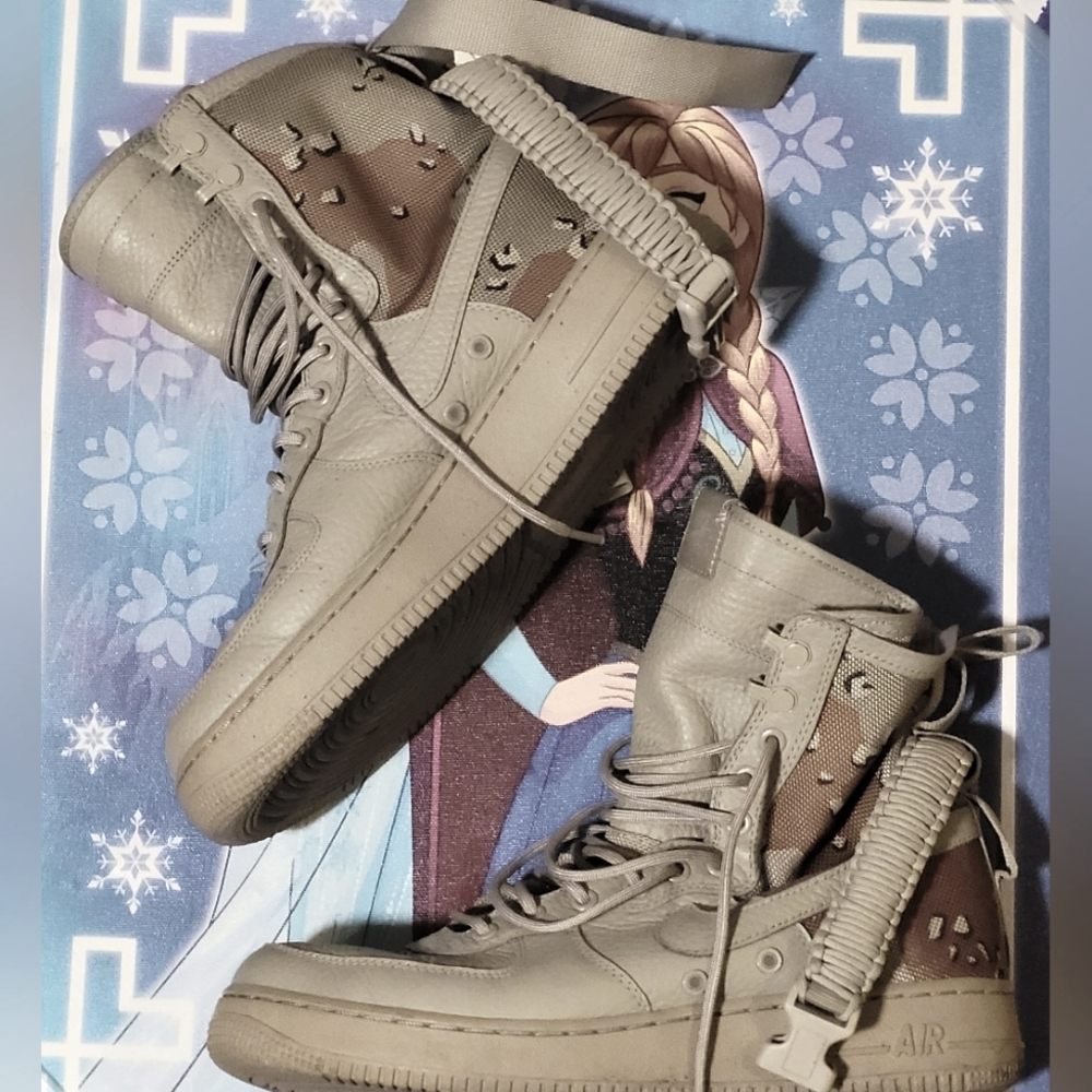 Nike Camo High top Size 10